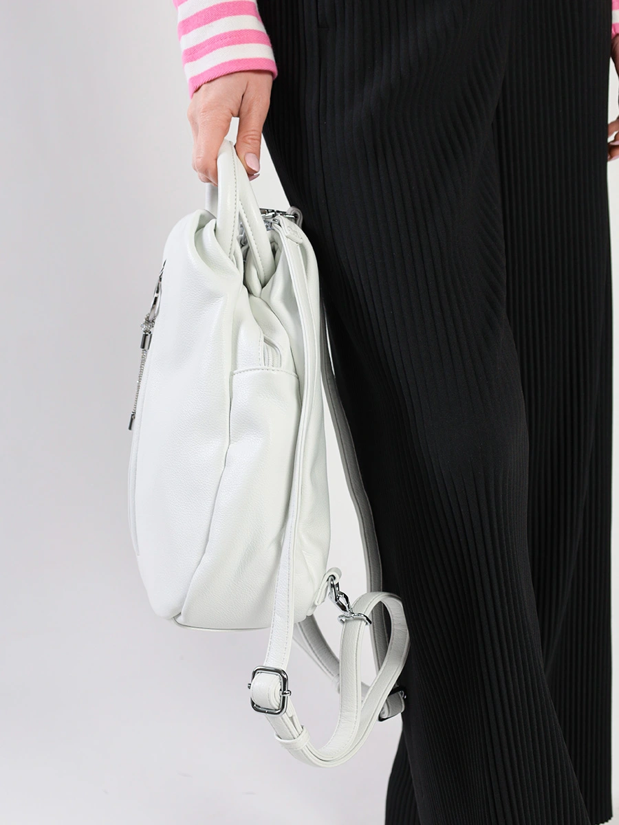 Рюкзак белого цвета с вертикальным карманом